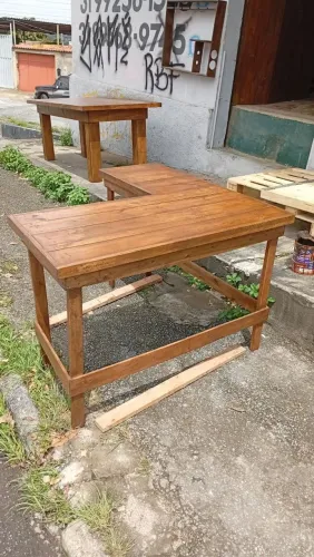 Mesa de canto em L 1,10 x 1,10 madeira de pallet fazendo sob medida