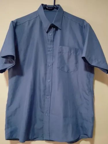 Camisas de botão manga curta. 
