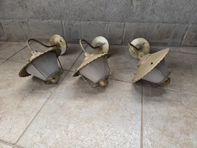 3 Arandelas de Parede Vintage Retrô em Porcelana e Metal Dourado