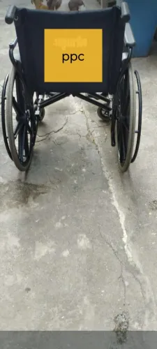 Cadeira de rodas semi nova, 550 aceito ofertas!!