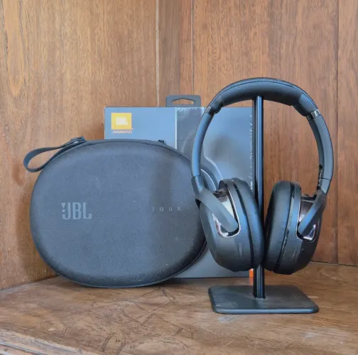 Fone de ouvido JBL Tour One M2
