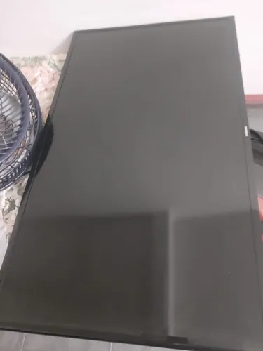 Vendo TV 43" com tela danificada