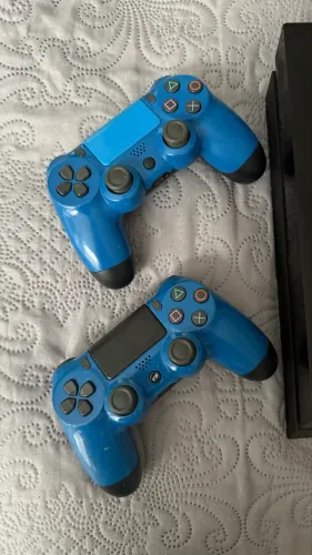 PS4 SLIM 500gb + 2 controles