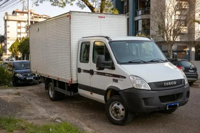 IVECO DAILY 70C17 HDCD - CABINE DUPLA - 7 PASSAGEIROS - 170 CV