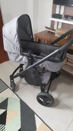 Carrinho de Bebê Moisés Voyage + Bebe conforto Tutty Baby R$ 350