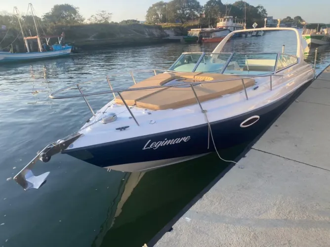 Lancha HD 7.9 Única no Brasil 