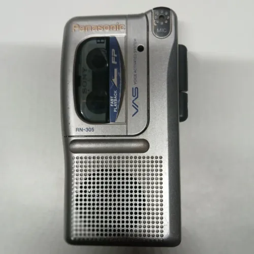 Vendo 3sse gravador antigo da Panasonic ta funcionando só não tem a tampa trazeira