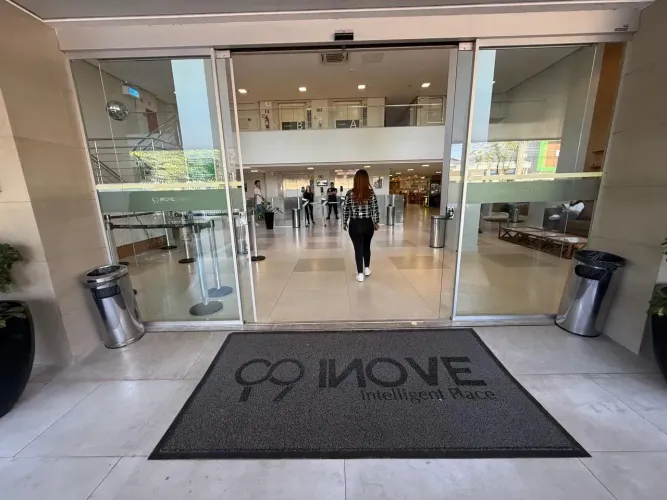 Sala no i9, de frente para a Avenida T-9, 02 ambientes, ar condicionado e divisória, copa 