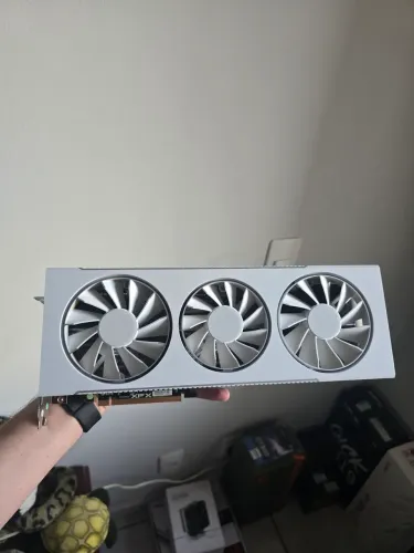 RX 7800 XT 16GB Quicksilver Magnetic Edition White