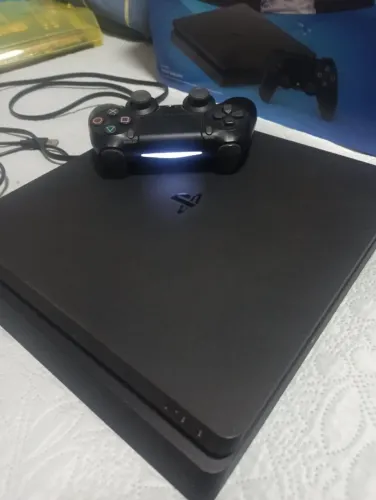 PS4 Slim 1TB + 3 Jogos - Excelente estado