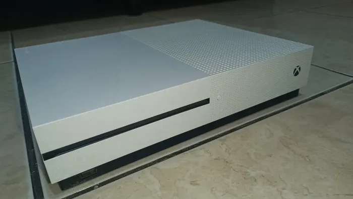 Xbox one S 1tb em perfeito estado 