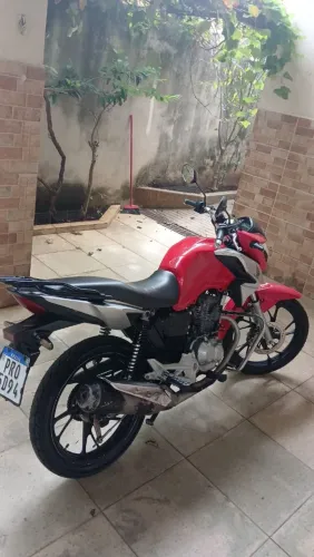 Titan 2018 vermelha
