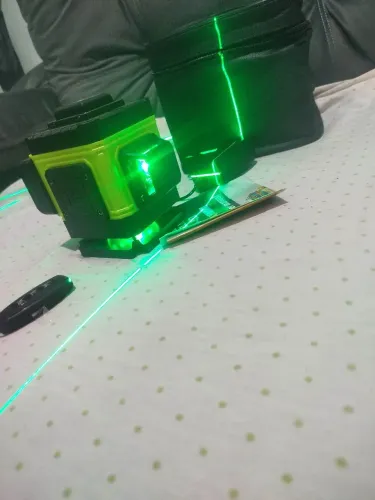 NÍVEL LASER 8 LINHAS PROFISSIONAL NOVO