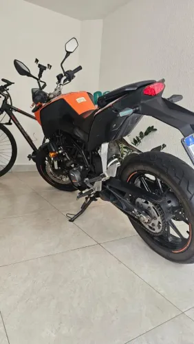 Duke 200 extremamente nova