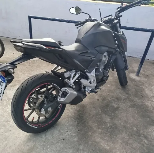 Vendo Moto Honda Twister 300F
