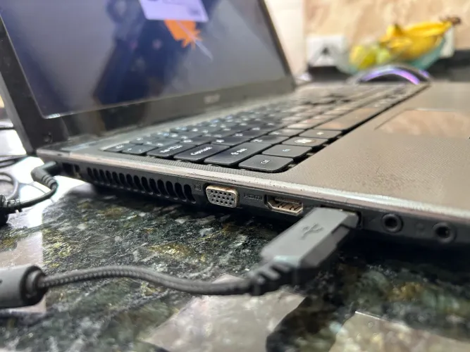 Acer Aspire 4750 + Mouse | Intel i3 | 4 GB RAM | Linux Lite