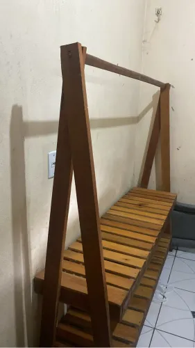 Arara de madeira legítima 