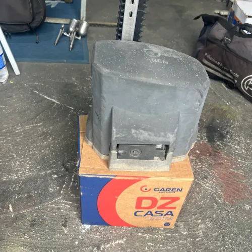 Motor de portão Seme novo 400R$ já instalado APROVEITE