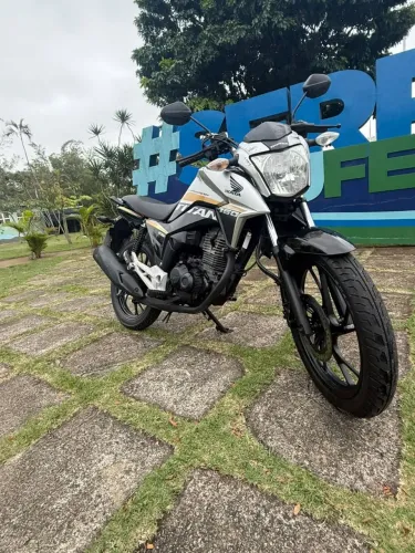 Moto em excelente estado; quero vender ou trocar por uma NMAX.