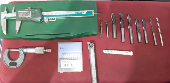 Ferramentas e instrumentos de medição para usinagem