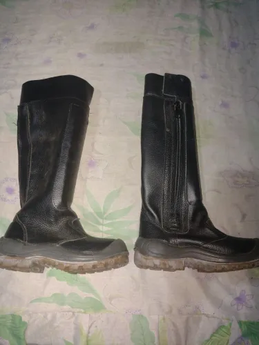 Vendo bota de couro cano longo 