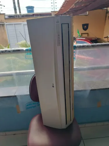 Vendo uma evaporadora com controle LG