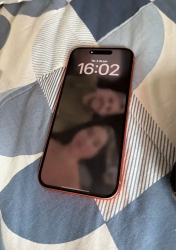 Vendo esse iPhone 17 pro max 256 gigas. 2 meses de uso. Sem nenhum problema . 
