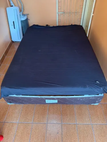 VENDE-SE CAMA BOX COM COLCHÃO DE CASAL R$ 300,00