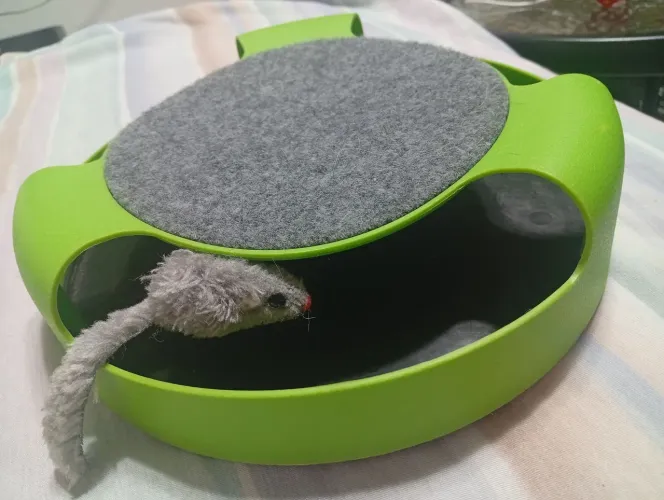 Brinquedo Para Gato (É um rato que fica rodando para ele pegar)