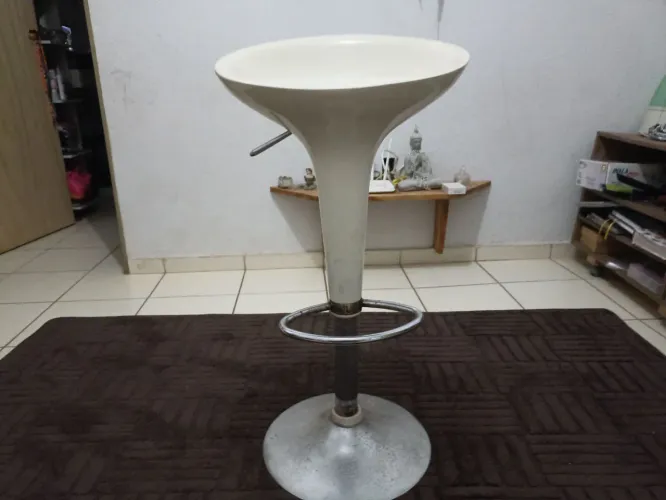 Vendo essa banqueta oportunidade precisa de revisão