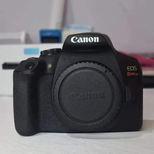Câmera Canon EOS Rebel T7