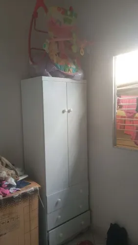 Vendo guarda roupa de criança.