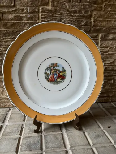Lindo prato de bolo porcelana Real 