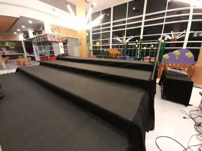Palco Modulado Com Saia e Escada