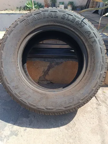 Pneus de Hilux ou SW4.