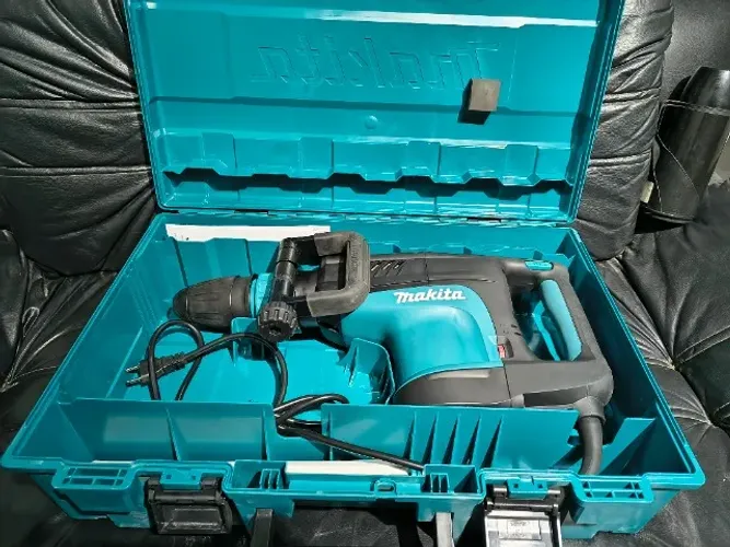 Martelete rompedor Makita HM1203C. 1510W, 10kilos 