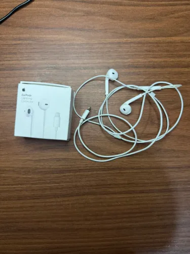Fones de Ouvido EarPods Lightning Apple Original