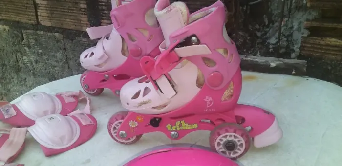 Patins Rosa Completo com Acessorios so pegar e andar marcas de uso