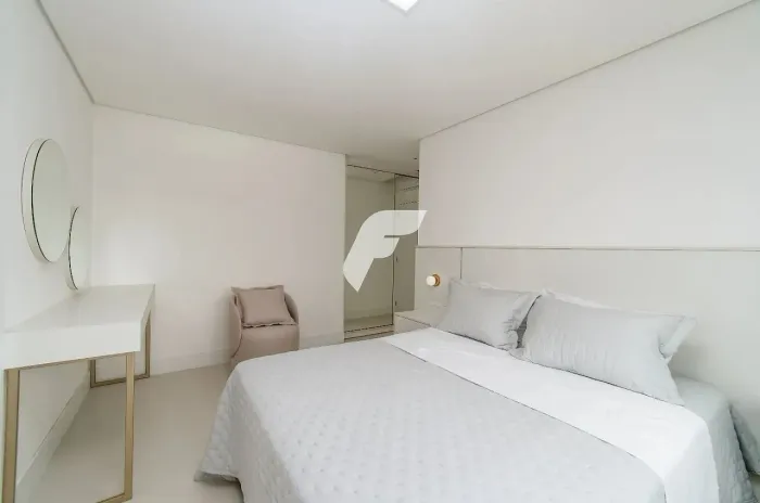 Apartamento todo mobiliado com 3 dormitórios sendo 1 suíte e 1 vaga de garagem em Penha/SC
