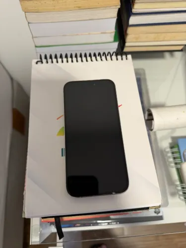 iPhone 15Pro 128 GB (traseira trincada)