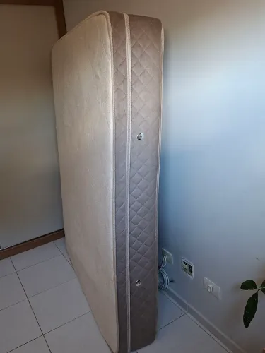 Colchão de mola ensacada