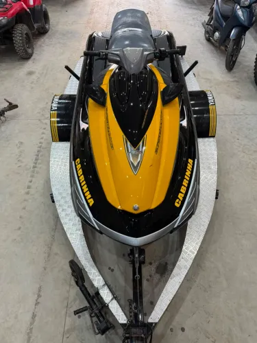Jetski 2012 acompanha carretinha