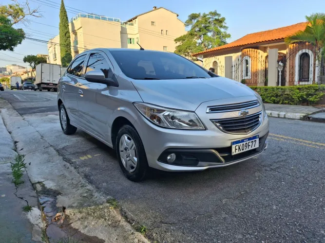 Chevrolet Onix Hatch LT 1.0 8V Flex Power Mec. 4P 2013
