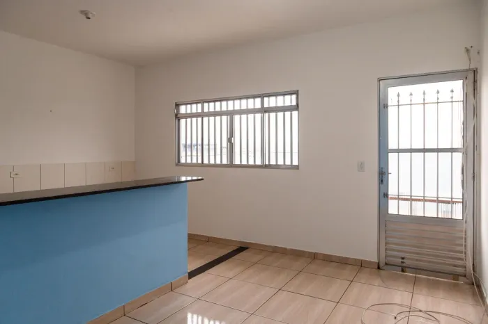 Casa com 1 Quarto(s) e 1 banheiro(s) para Alugar, 85 m² por R$ 1240 / Mês
