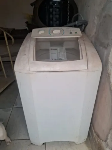 Vende-se essa máquina de lavar 180 reais