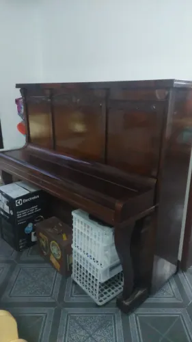 Piano vertical Essenfelder
