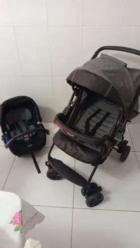 Kit carrinho de bebê e bebê conforto 