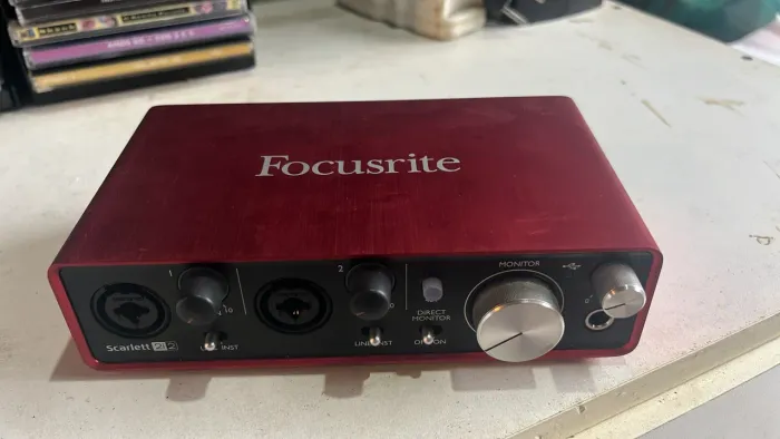 Interface De Áudio Focusrite Scarlett 2i2 (Usado)