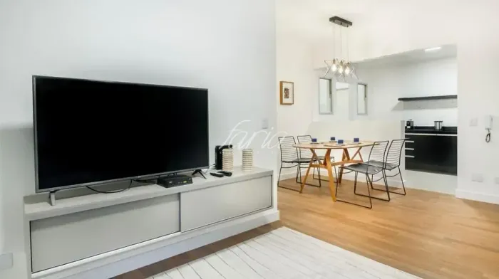 APARTAMENTO COM 88M² / MOBILIADO E DECORADO / 2 QUARTOS, SENDO 1 SUITE / 1 VAGA DE GARAGEM