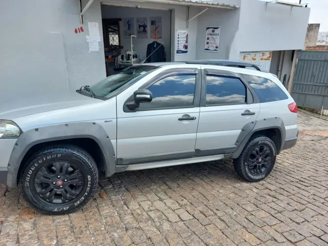 Fiat Palio Weekend Adventure Locker 1.8 Flex 2011